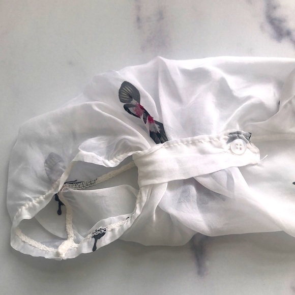 Lola Made in Italy White Butterfly Print Sheer Blouse Size Medium - Picture 11 of 16
